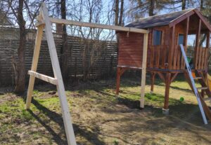 Aiamaja, mänguväljak